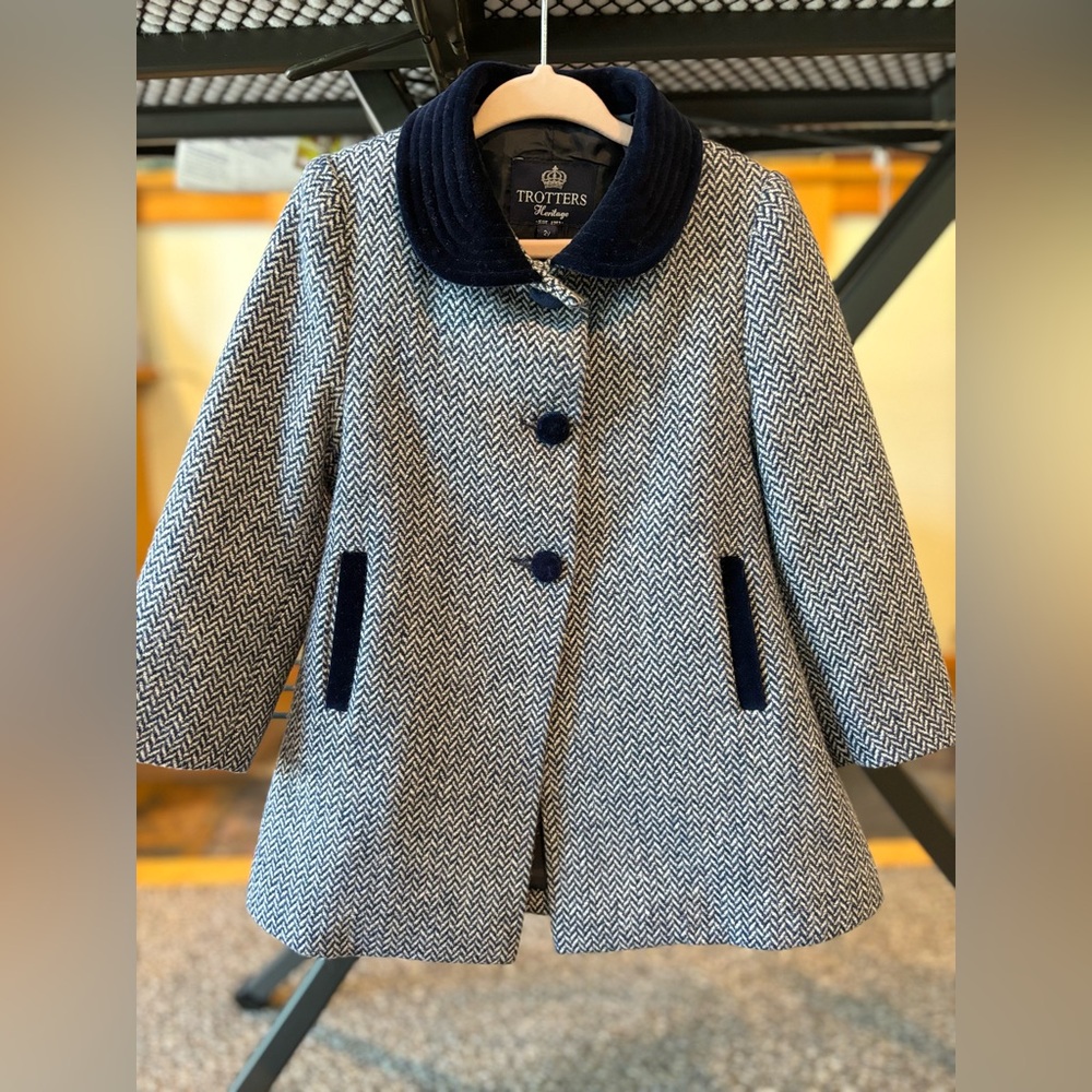 Gorgeous like new Trotters of London wool coat.  Complete Lovely size 2 years